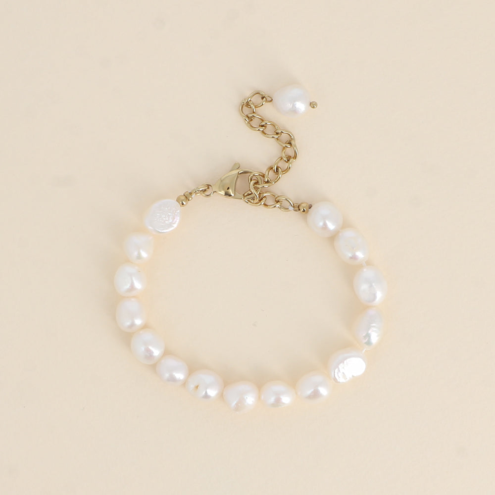 Bracelet sur cordon - perles d'eau douce 8mm