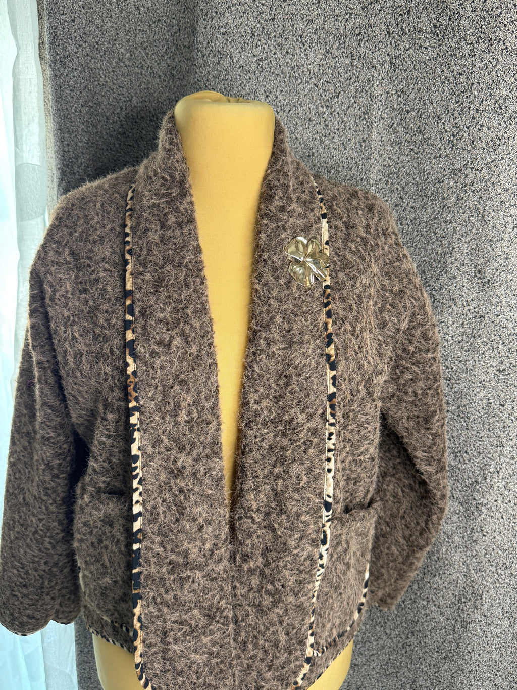 Veste avec broche manches  longue