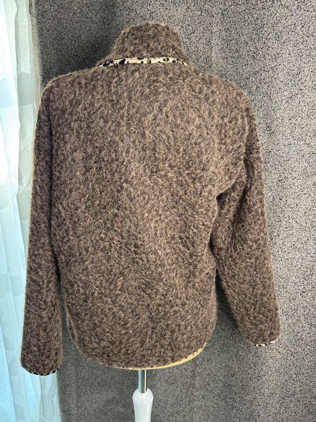 Veste avec broche manches  longue