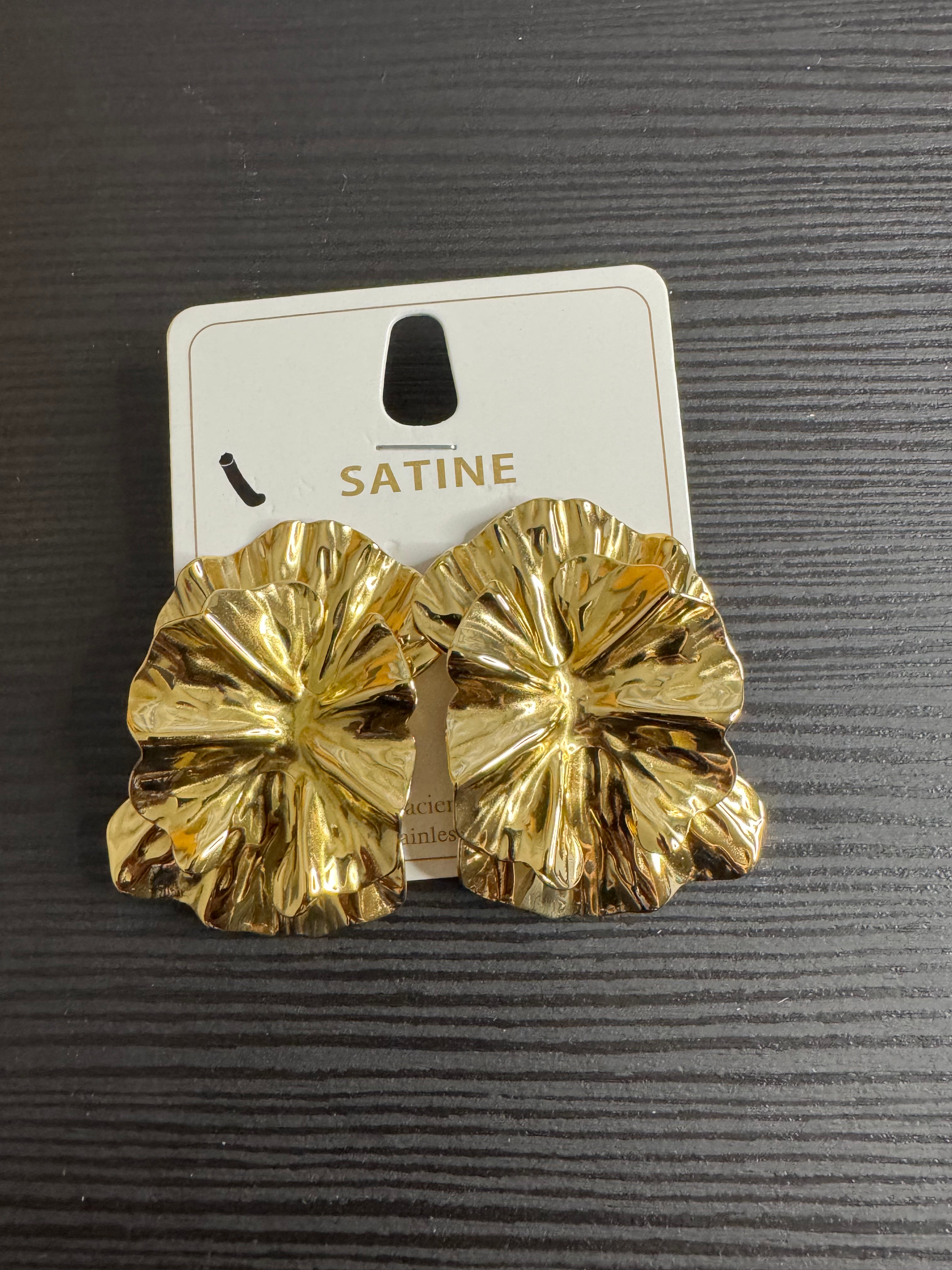 Boucle d’oreille satine