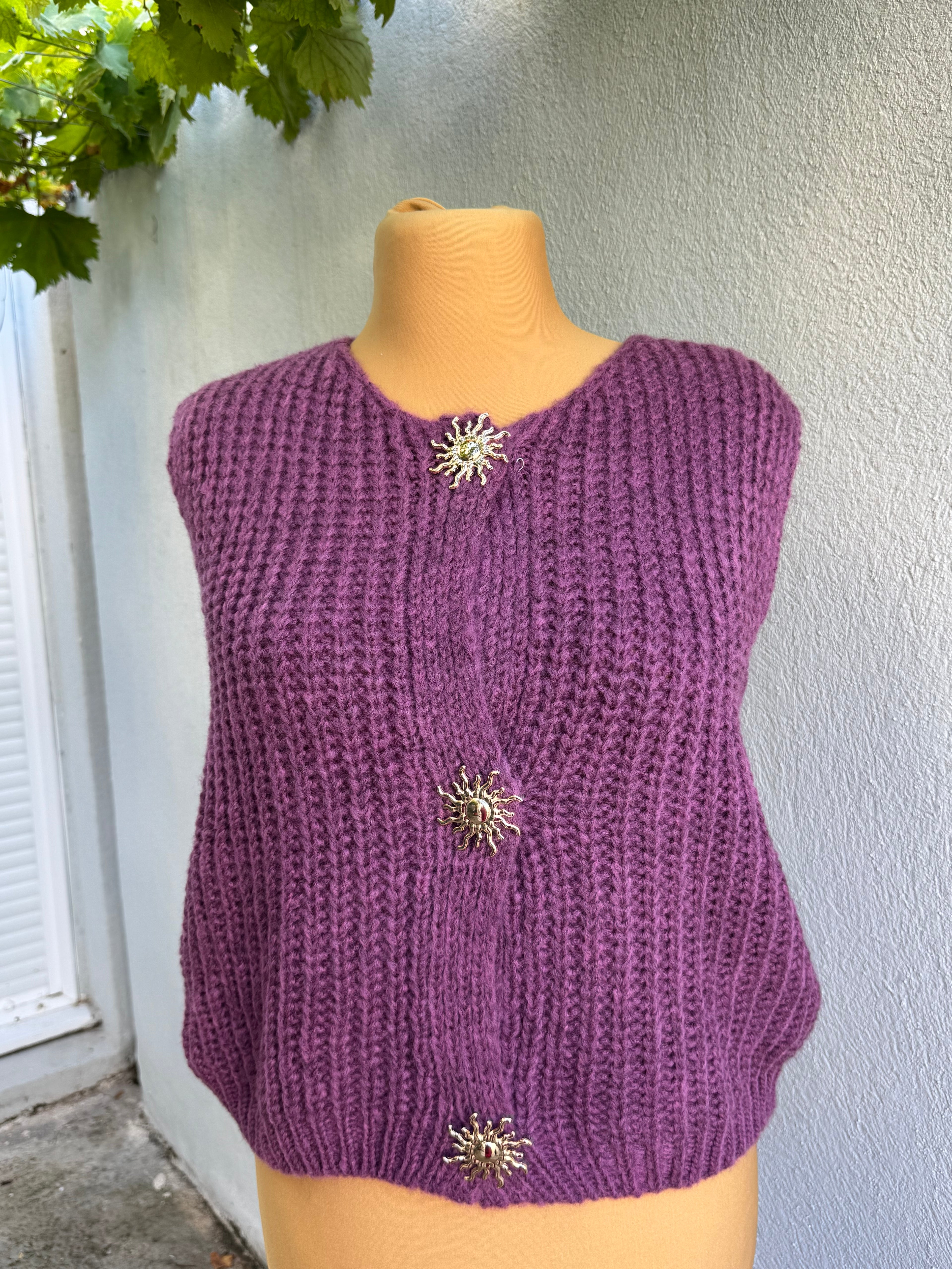 Gilet Mélanie sans manche + broche soleil