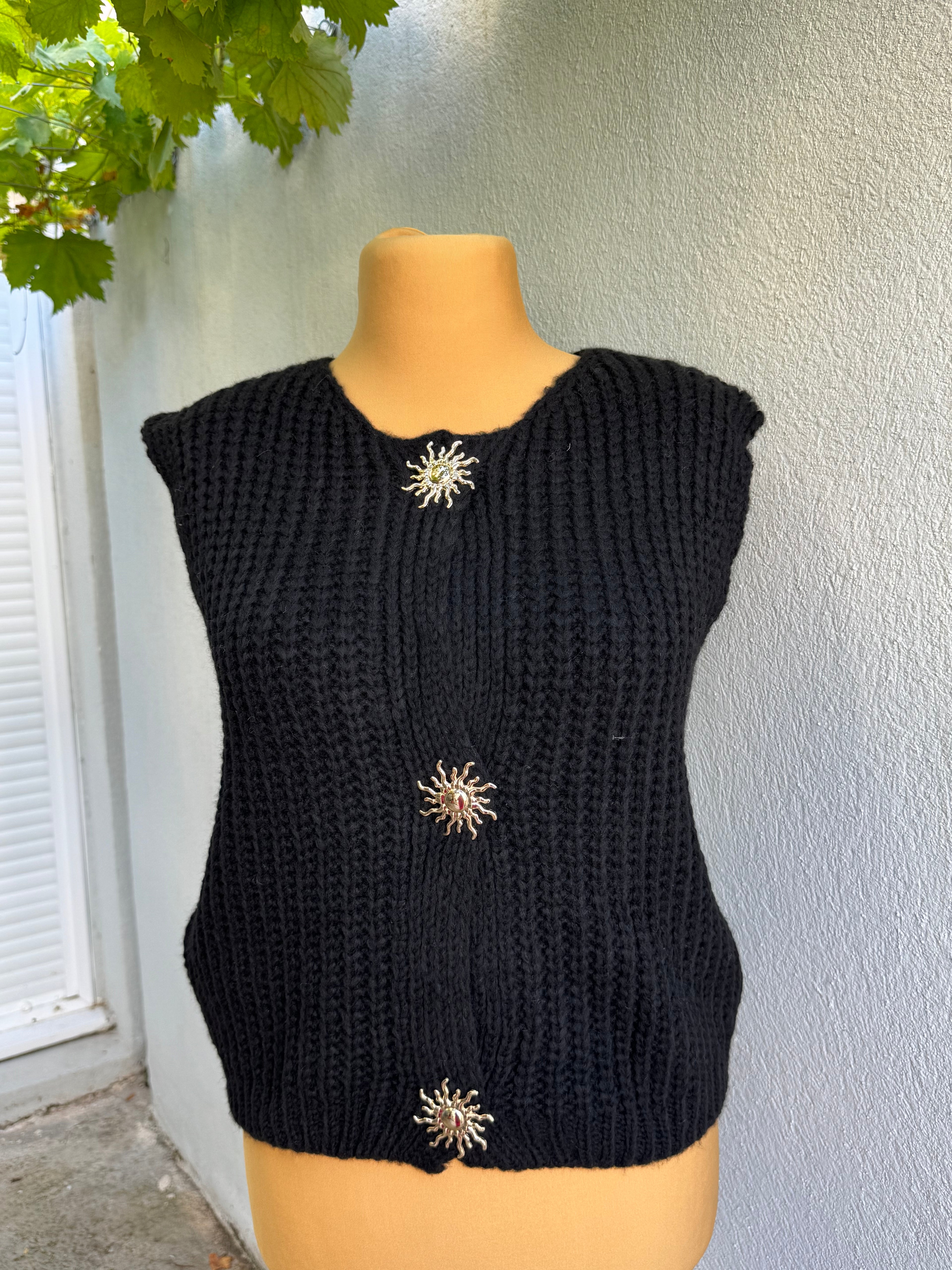 Gilet Mélanie sans manche + broche soleil